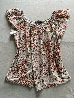 Kim & Cami White Floral top with Red Rose Print